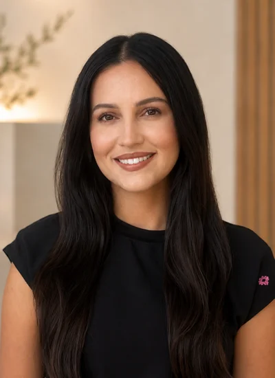 A professional headshot photo of Melissa